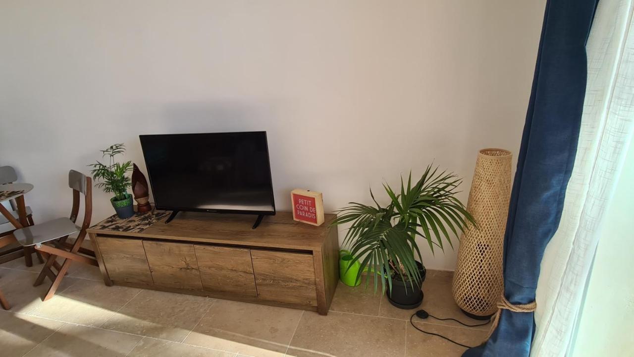 Ti Caz Kreol - Juan Plages Les Pieds Dans L'Eau Apartment Exterior photo